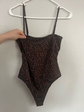 Kendall & Kylie Leopard-Pattern one piece swimsuit  in Brown and Black